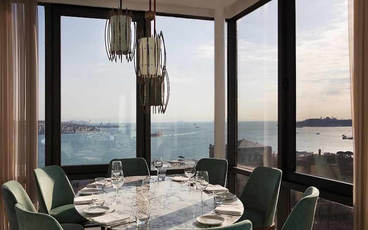 Vogue Restaurant & Bar